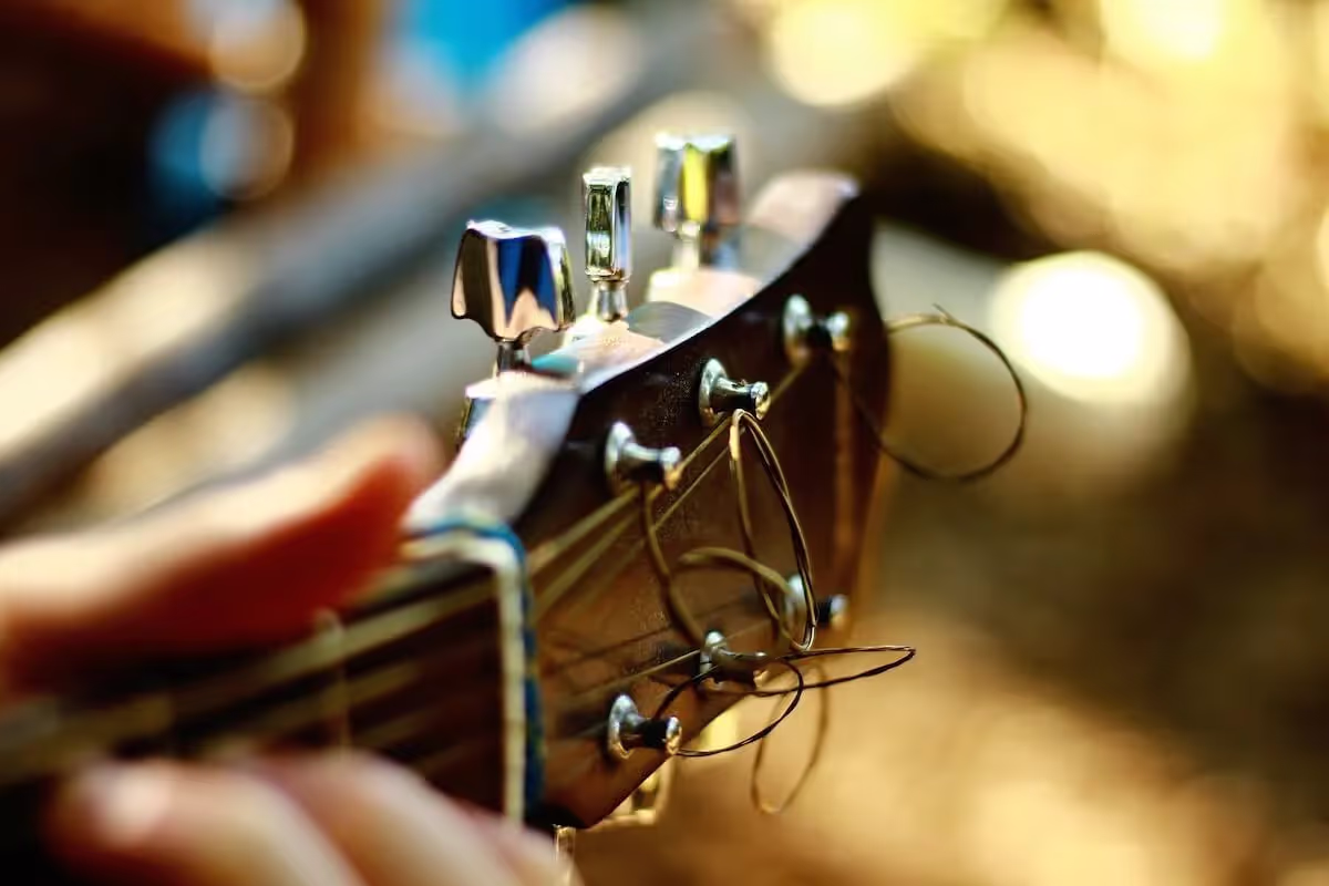 The Guide to Different Types of Guitar Tuners: Keep your Guitar in tune!